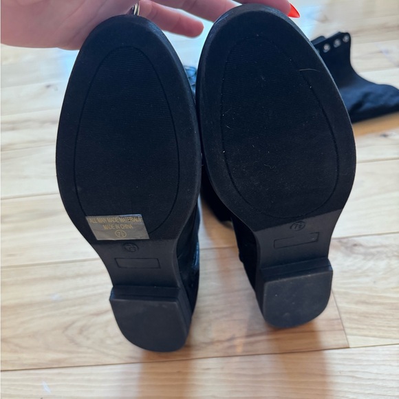 Tall talk flat boot - Picture 3 of 5